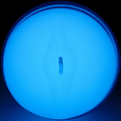 Stroker KIIROO Sentire il Bagliore nel Buio, dispositivo di stimolazione con design realistico e dettagli visibili.