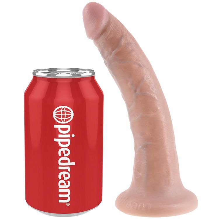 Dildo KING COCK in colore carne, lunghezza 17,8 cm, visibile in primo piano con dettagli realistici.