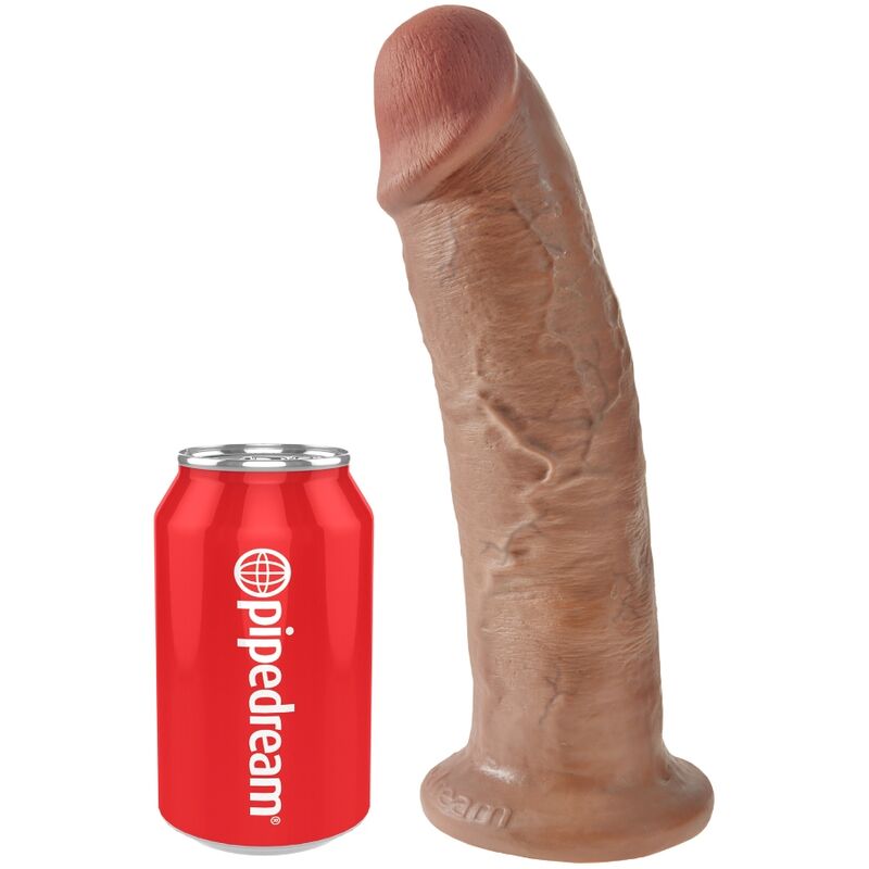 Penis realistico KING COCK da 24 cm in colore caramello, dettagli realistici e forma naturale, per uso personale.