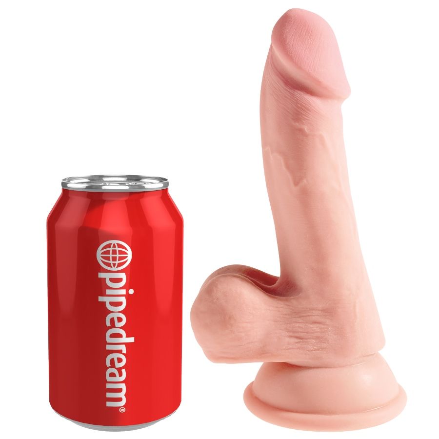 Dildo KING COCK PLUS, tripla densità, lunghezza 14 cm, dettagli realistici, materiale morbido e resistente, visibile in immagine.