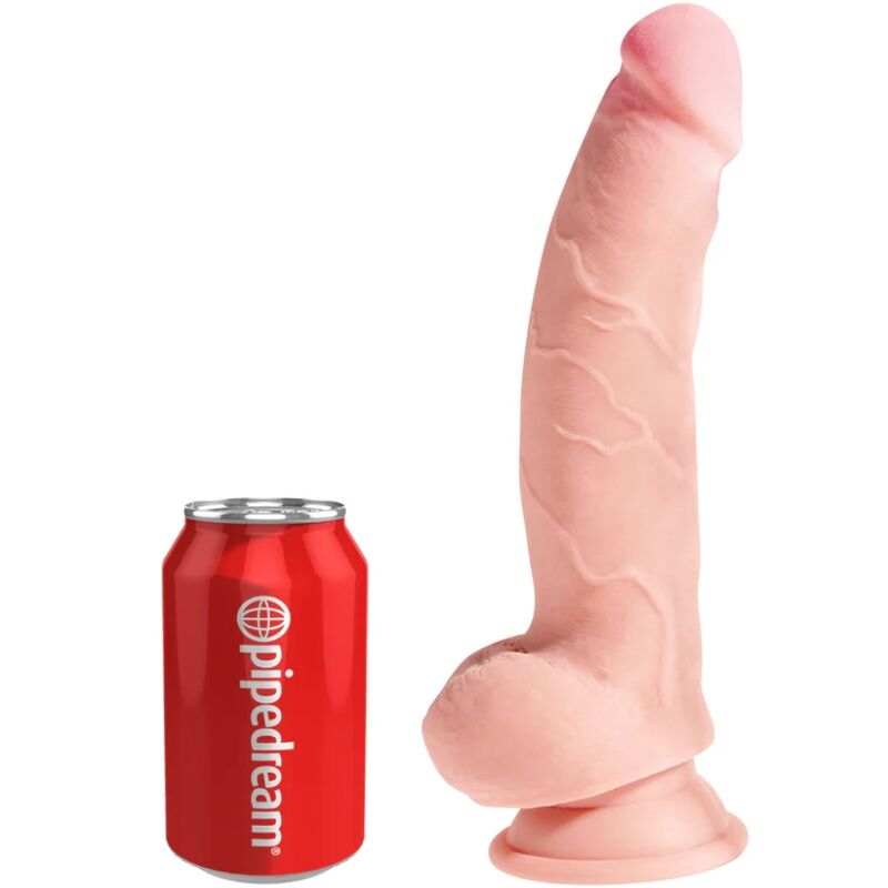 Dildo tripla densità KING COCK PLUS, lunghezza 18,4 cm, con dettagli realistici e superficie morbida, visibile in prima piano