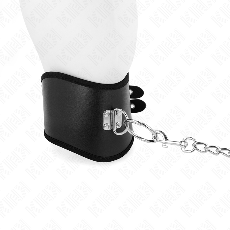 Collana regolabile KINK lunga 65 cm con cinturino largo, in pelle nera, con chiusura regolabile tra 40 e 55 cm.
