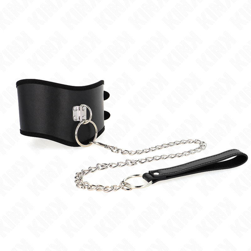 Collana lunga KINK con cinturino largo regolabile tra 40 e 55 cm, in pelle nera, con dettagli metallici e chiusura regolabile.