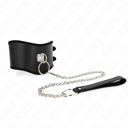 Collana lunga KINK con cinturino largo regolabile tra 40 e 55 cm, in pelle nera, con dettagli metallici e chiusura regolabile.