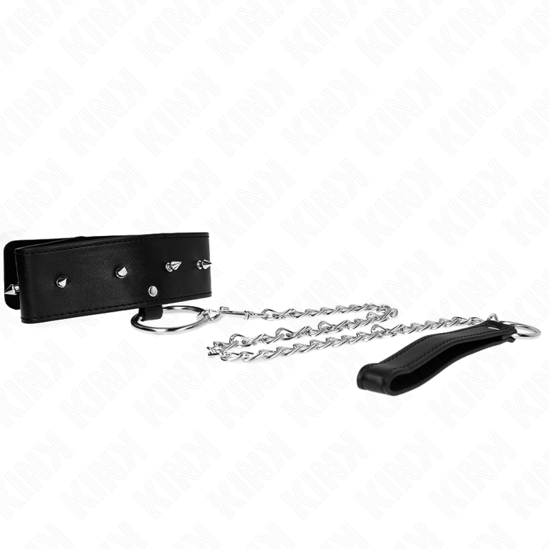 Collana con guinzaglio KINK in argento, lunga 65 cm, con borchie e modello regolabile da 36 a 43 cm, con dettagli visibili.