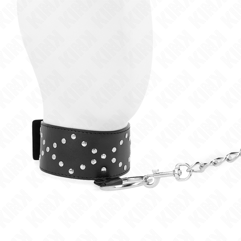 Collana KINK di 65 cm con guinzaglio e borchie in argento, modello regolabile tra 36 e 43 cm, in stile elegante e robusto.