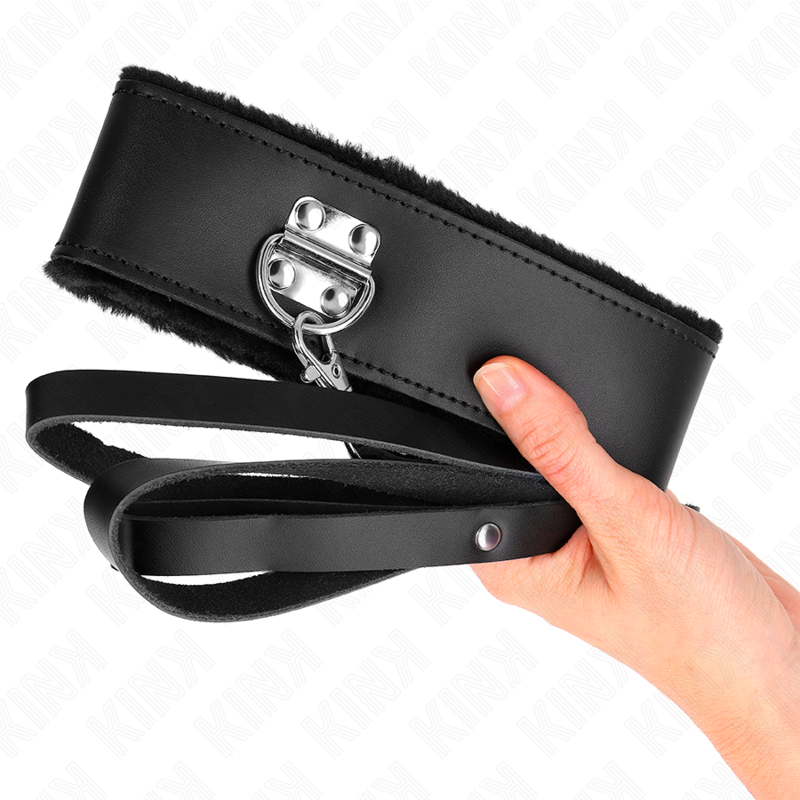 Collana con cintura regolabile in pelle nera di KINK, lunghezza 116 cm, cinturino da 40 a 48 cm, larghezza 6 cm.