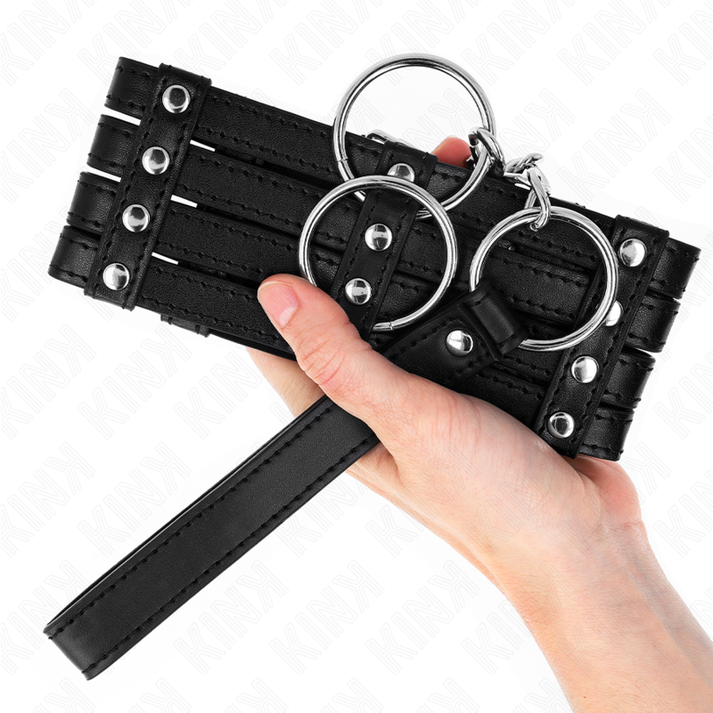 Collana con cintura regolabile KINK in stile sub, lunghezza 65 cm, cinturina 35-51 cm, dettaglio in stile bondage.