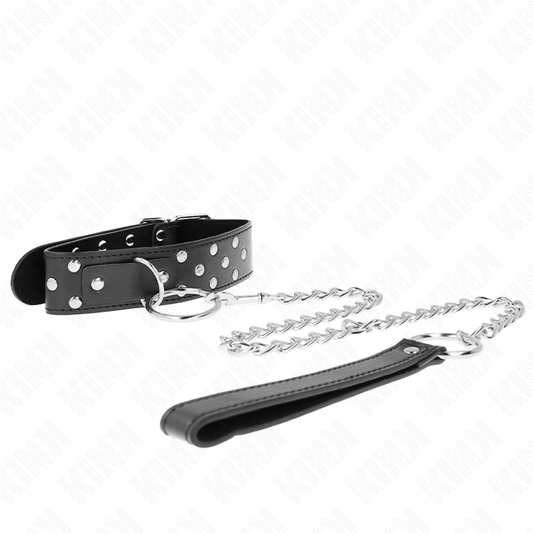 Collana regolabile KINK con cinturino ad anello e rivetto, lunga 65 cm, in nero, con parte della cintura e dettagli in metallo.
