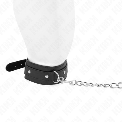 Collana con guinzaglio KINK in metallo, lunghezza 65 cm, anello regolabile 38-49 cm, design elegante e resistente.