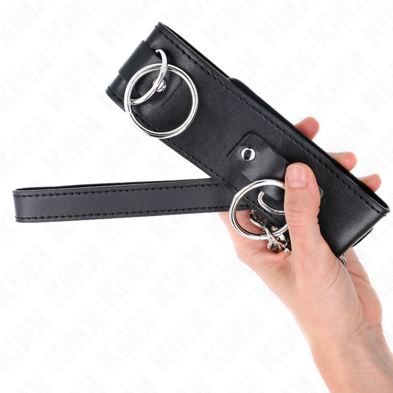 Collana con guinzaglio KINK, 65 cm, con anelli e doppio regolabile 36-43 cm, in morbido materiale nero.