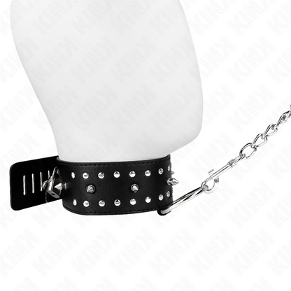 Collana con guinzaglio KINK in argento, modello regolabile 36-43 cm, con borchie e lunghezza di 65 cm per uso decorativo.