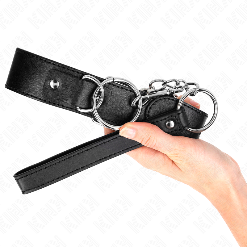 Collare base regolabile KINK con guinzaglio modello 4, lunghezza 36-43 cm, in pelle nera e metallo, per giochi di bondage.