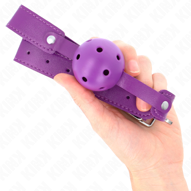 Palla traspirante viola KINK da 4.5 cm con cinturino regolabile, prodotto di KINK COLLAR & GAG, visibile in primo piano.