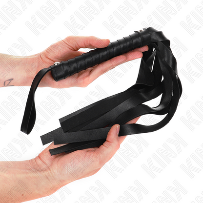 Frusta KINK Impact & Touch con coda larga nera di 48,5 cm, mostra dettaglio della frusta in materiale resistente e manico ergonomico.