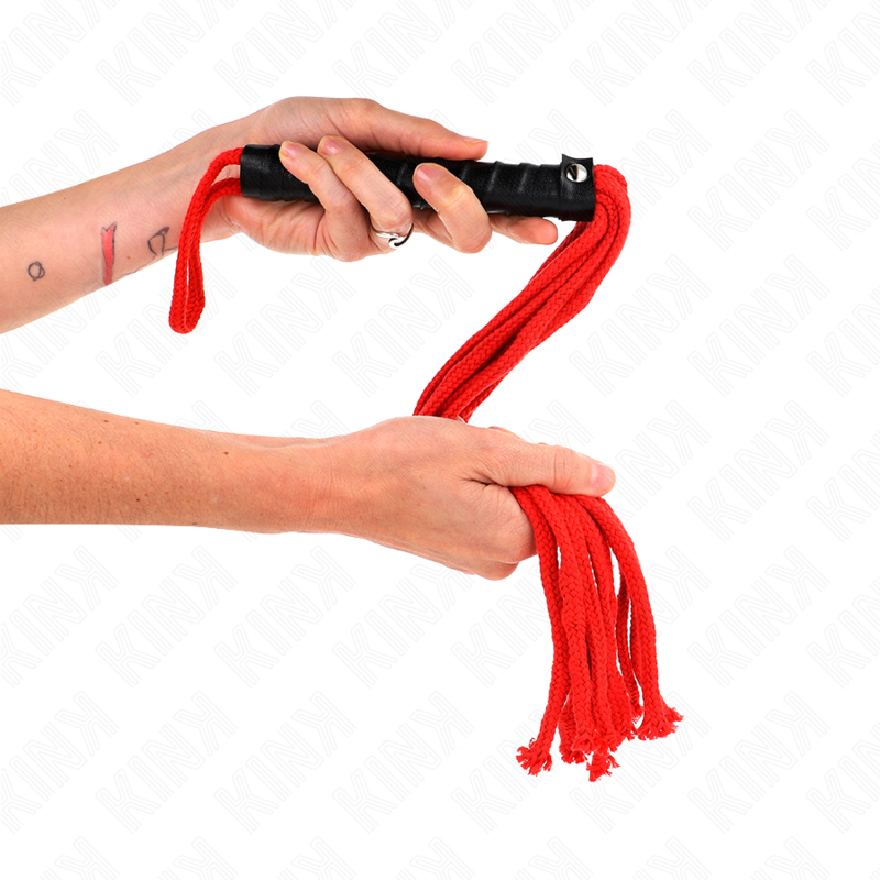 Frusta in corda rossa KINK Impact & Touch, lunga 56 cm, con manico in pelle e corda resistente, ideale per giochi di ruolo e BDSM.