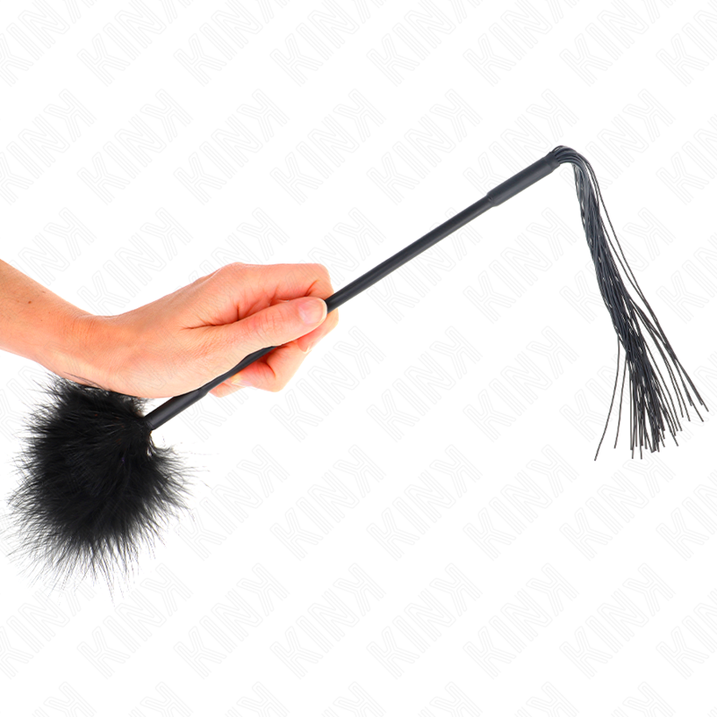 Frusta in silicone KINK con piume per solletico, lunga 47 cm, colore nero, dettagli morbidi e setosi.
