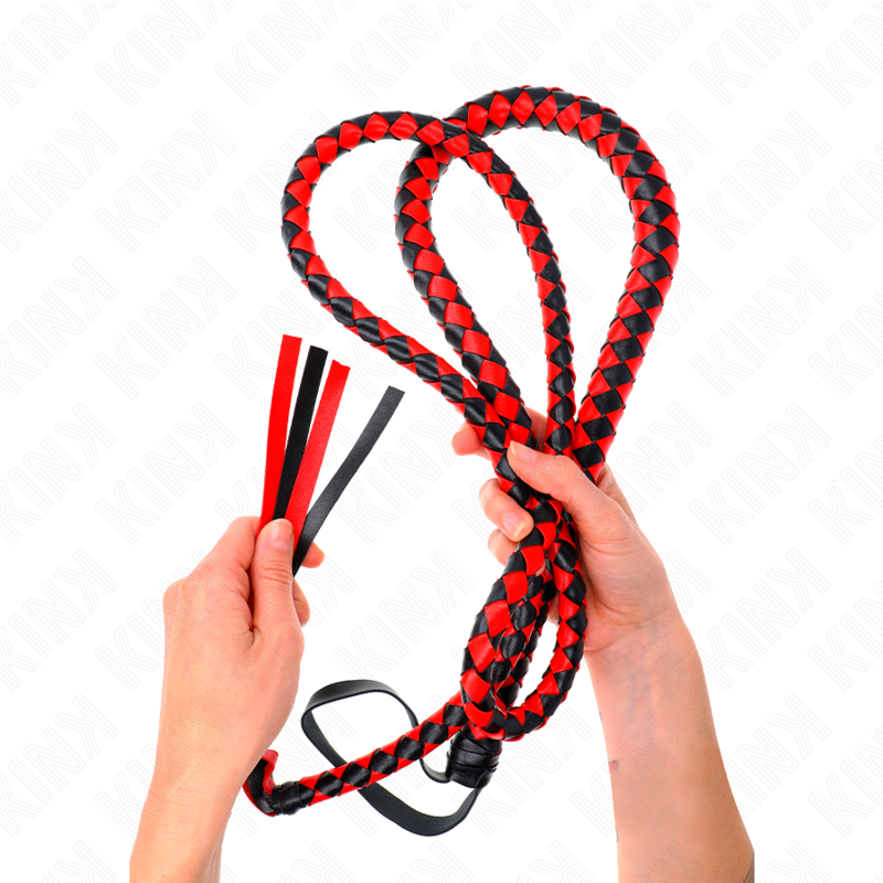 Frusta a serpente lunga rossa KINK IMPACT & TOUCH, 210 cm, con fili flessibili e dettagli in tessuto, su sfondo neutro.