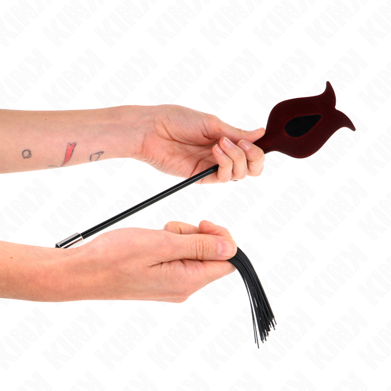 Frustino in silicone rosa KINK Impact & Touch, lunghezza 45 cm, con manico ergonomico e superficie liscia.