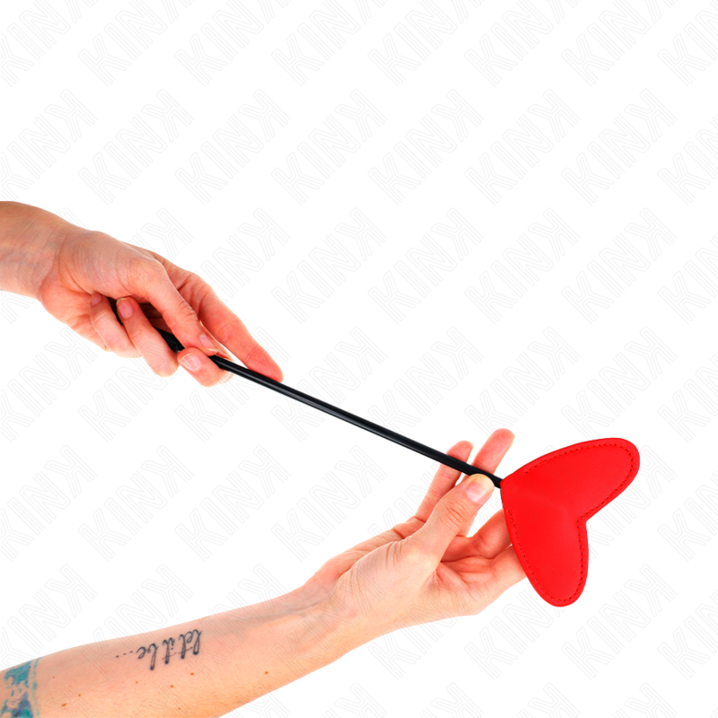 Palette a forma di cuore rosso KINK Impact & Touch, 33x10 cm, con dettagli artistici e texture visibile sull'immagine.