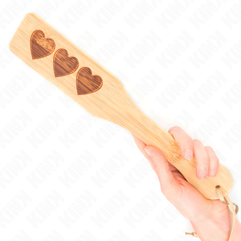 Pallet in bambù con design cuore di KINK IMPACT & TOUCH, misura 32x5,5 cm, con superficie liscia e dettagli eleganti