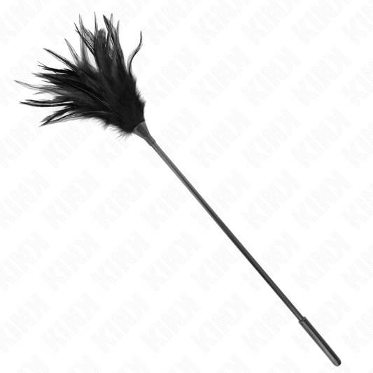 Piume nere multiple KINK Impact & Touch, lunghe 45 cm, ideali per stimolazione sensuale, disposte su sfondo neutro.