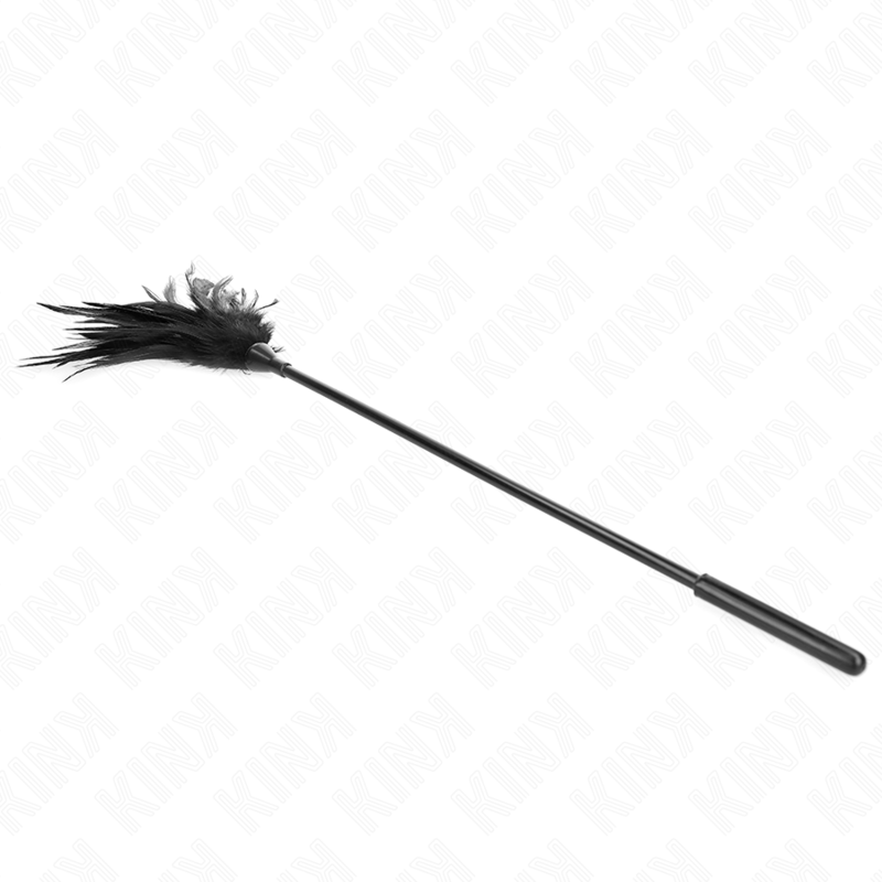 Piume nere multiple KINK Impact & Touch lunghe 45 cm, ideale per stimolazione e giochi sensoriali, visibili in primo piano nell'immagine.