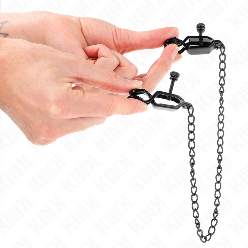 Morsetti per capezzoli KINK NIPPLE GRIP, catena piatta nera lunga 30 cm, in metallo, con design semplice e resistente.
