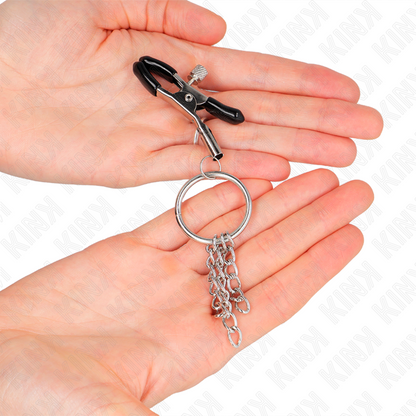 Morsetto per capezzolo KINK NIPPLE GRIP con anello e catenella in argento, lunghezza 6 cm, dettaglio di gioielleria bdsm.
