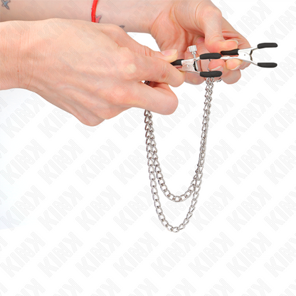 Pinze per capezzoli KINK NIPPLE GRIP con due catene spesse in argento, lunghezza 20-23 cm, dettaglio in acciaio lucido.