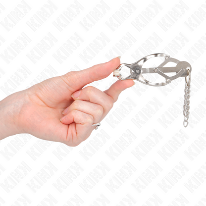 Pinze per capezzoli KINK NIPPLE GRIP con catene argento, design trifo-glio giapponese, visibile sulla immagine.