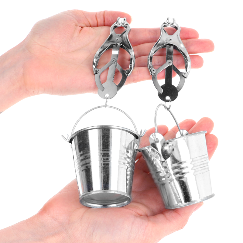 Pinze per capezzoli KINK NIPPLE GRIP con trifoGlio giapponese e secchielli argentati, visibili in primo piano sull'immagine.