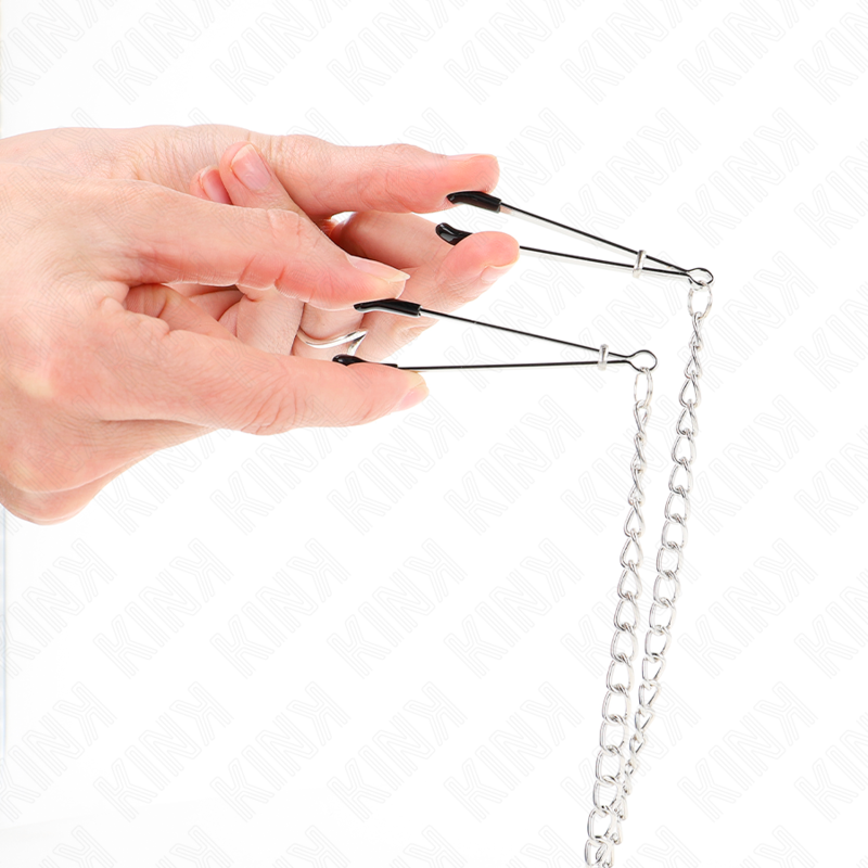 Pinze per capezzoli tripli e clit KINK NIPPLE GRIP con catena, modello 1, mostra le pinze in metallo con catena.