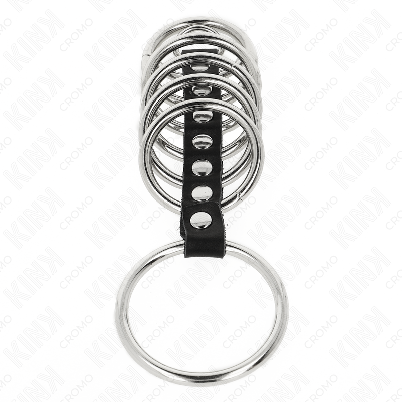 Anelli per pene in metallo KINK RING POWER, da 3,2 cm a 5 cm, collegati da pelle, mostrati in primo piano in immagine.