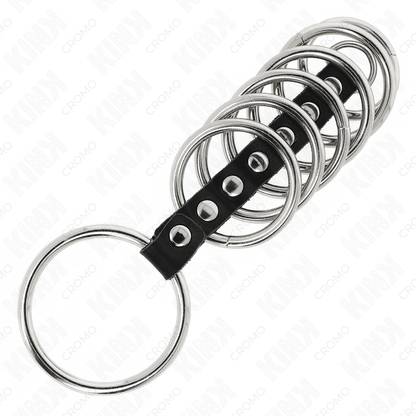 Anelli per pene in metallo da 3,2 a 5 cm collegati da pelle, prodotto KINK Ring Power, mostrati in primo piano.