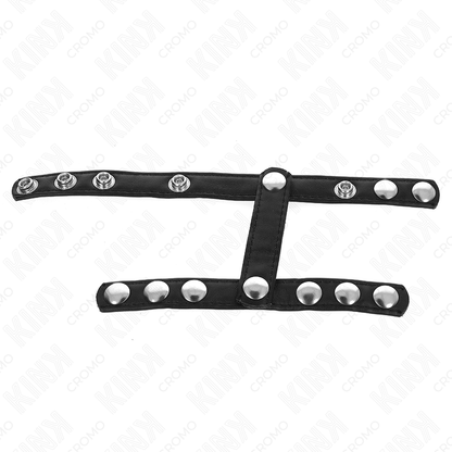 Anello per pene KINK RING POWER con tre cinghie regolabili, dispositivo per dividere le palle, in metallo nero.