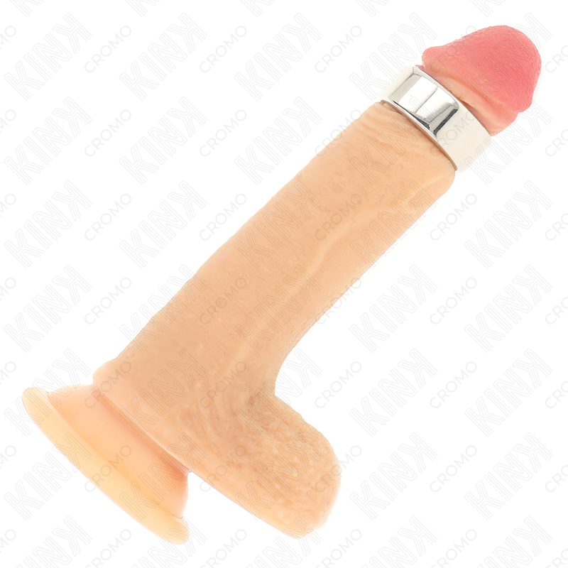 Anello per pene KINK in metallo, diametro 2,6 cm, con finitura robusta e dettagli metallici, posizionato su superficie neutra.