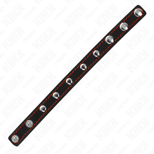 Anello per pene KINK RING POWER in pelle con chiusura a pressione, fodera rossa, misura 21x1,5 cm su sfondo neutro.