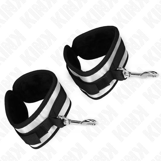 Polsiere in neoprene grigia KINK WRIST RESTRAINT, misura 23x5 cm, con fibbie e dettagli resistenti per restrizioni e giochi BDSM.