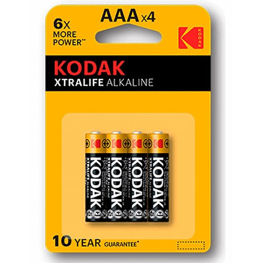 Set di 4 batterie alcaline KODAK XTRALIFE AAA LR03 in blister, visibili in confezione con etichette e contatti metallici.