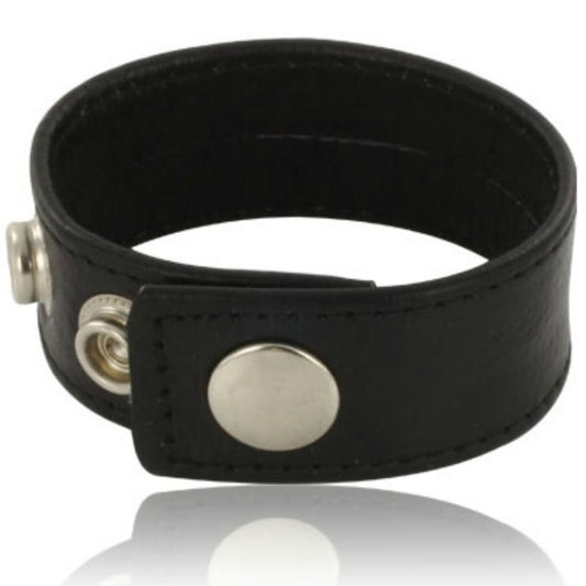 Cinturino per pene in pelle nera regolabile di LEATHER BODY, con dettagli e fibbie per una vestibilità comoda e sicura.