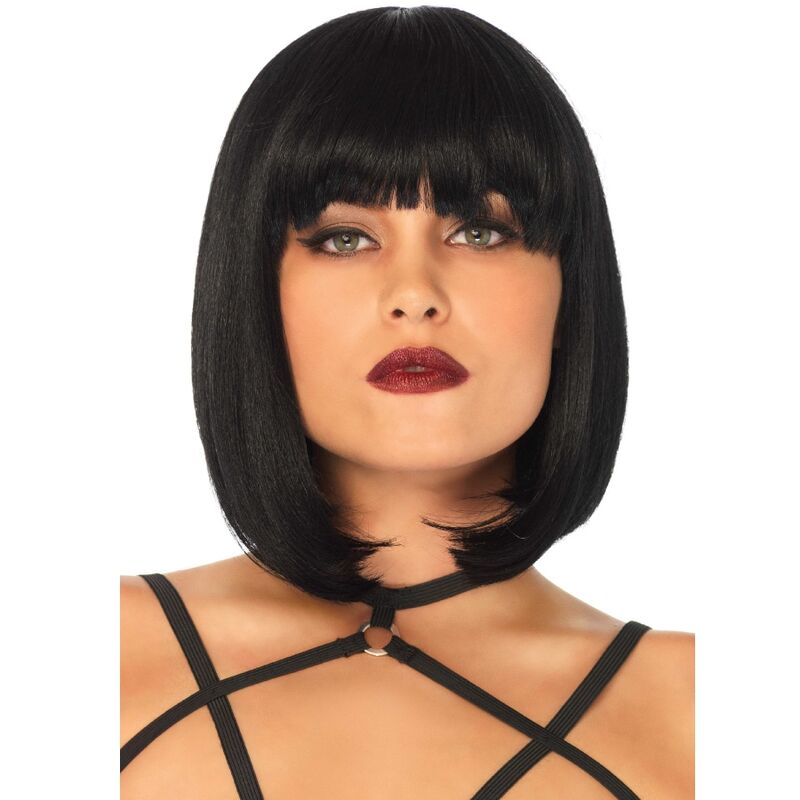 Capelli corti naturali di colore nero, parrucca bob di marca LEG AVENUE ACCESSORIES, visibile in primo piano.