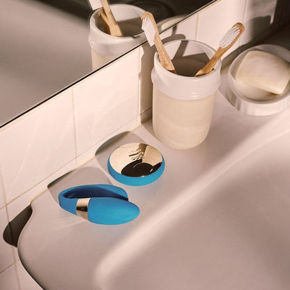 Massaggiatore di coppia LELO Tiani Duo blu, dispositivo per massaggi intimi e piacere di coppia, con design ergonomico.