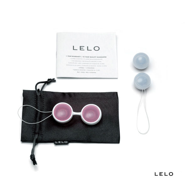 Sfere cinesi Luna di LELO, elegante e liscia, progettata per esercizi di Kegel e benessere pelvico, in dettaglio.