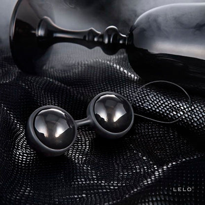 Sfere cinesi Luna Beads Noir di LELO, elegante set di sfere in nero con superficie liscia, ideale per esercizi di Kegel e benessere.