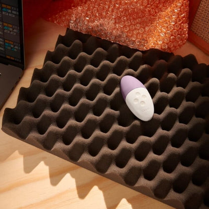 Massaggiatore clitoride LELO SIRI 3 Calm lavanda, design ergonomico e dettagli in morbido materiale morbido e avvolgente.
