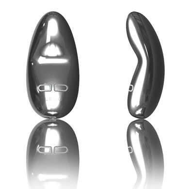 Vibratore Yva di LELO in acciaio inossidabile, con design elegante e superficie lucida, posizionato su sfondo neutro.