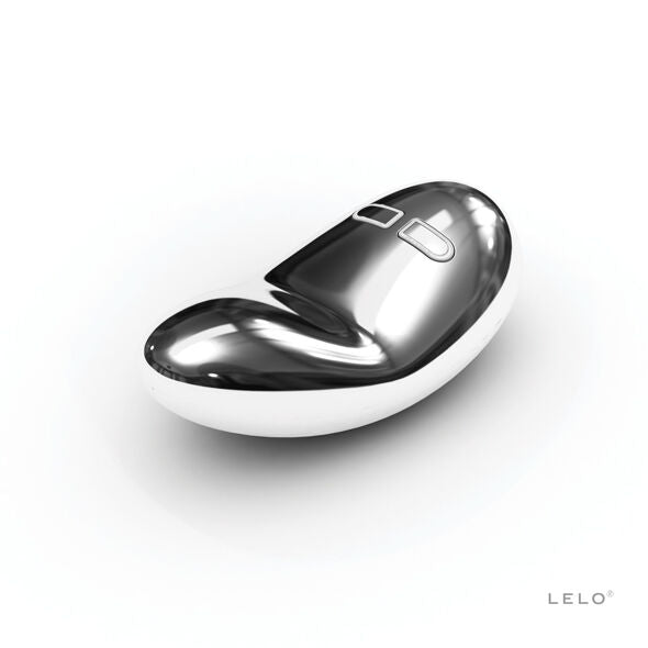 Vibratore Yva LELO in acciaio inossidabile, elegante e liscio, con design moderno e superficie lucida, perfetto per il piacere.
