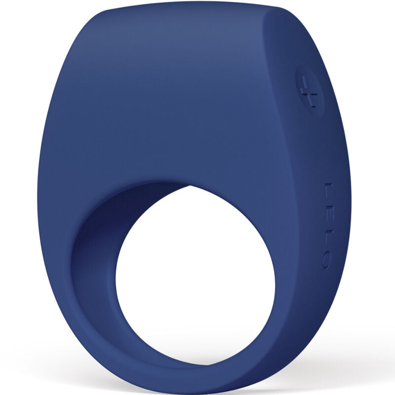 Anello vibratore LELO TOR 3 viola, con design elegante e superficie liscia, posato su sfondo neutro.