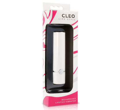 Le labbra con rossetto vibrante di LIPS STYLE CLEO, evidenziando colore e lucentezza del prodotto.